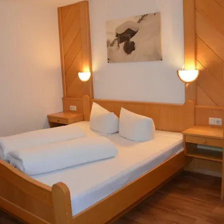 Pfeifer Apartment *