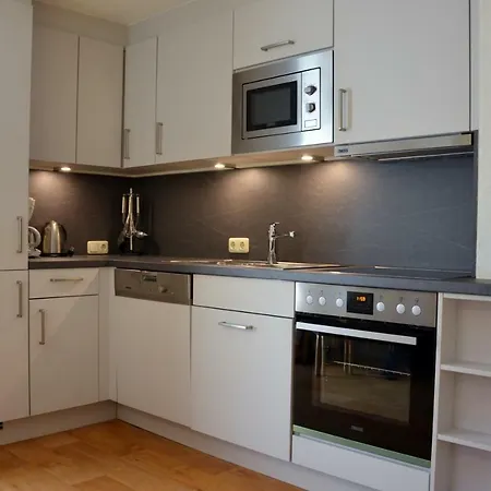 Pfeifer Apartment *